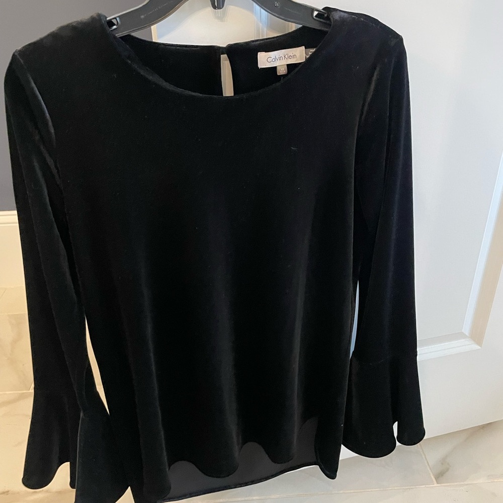 Velvet classic top for the holidays. Sleeves flair out at bottom.